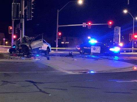 1 killed in early morning crash in Aurora